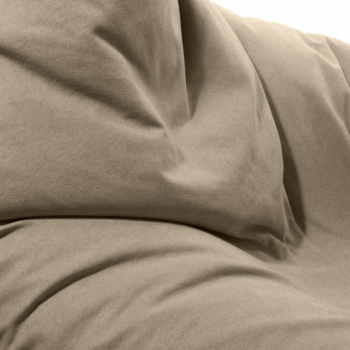 Pouf Shongo grande a forma di triangolo in tessuto antimacchia Dali per interno dim: 140x175 cm