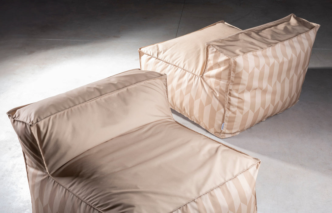 Pouf poltrona 1 posto Deluz in tessuto Geometrica per interno e per esterno. Dim. 98x98xH65 cm