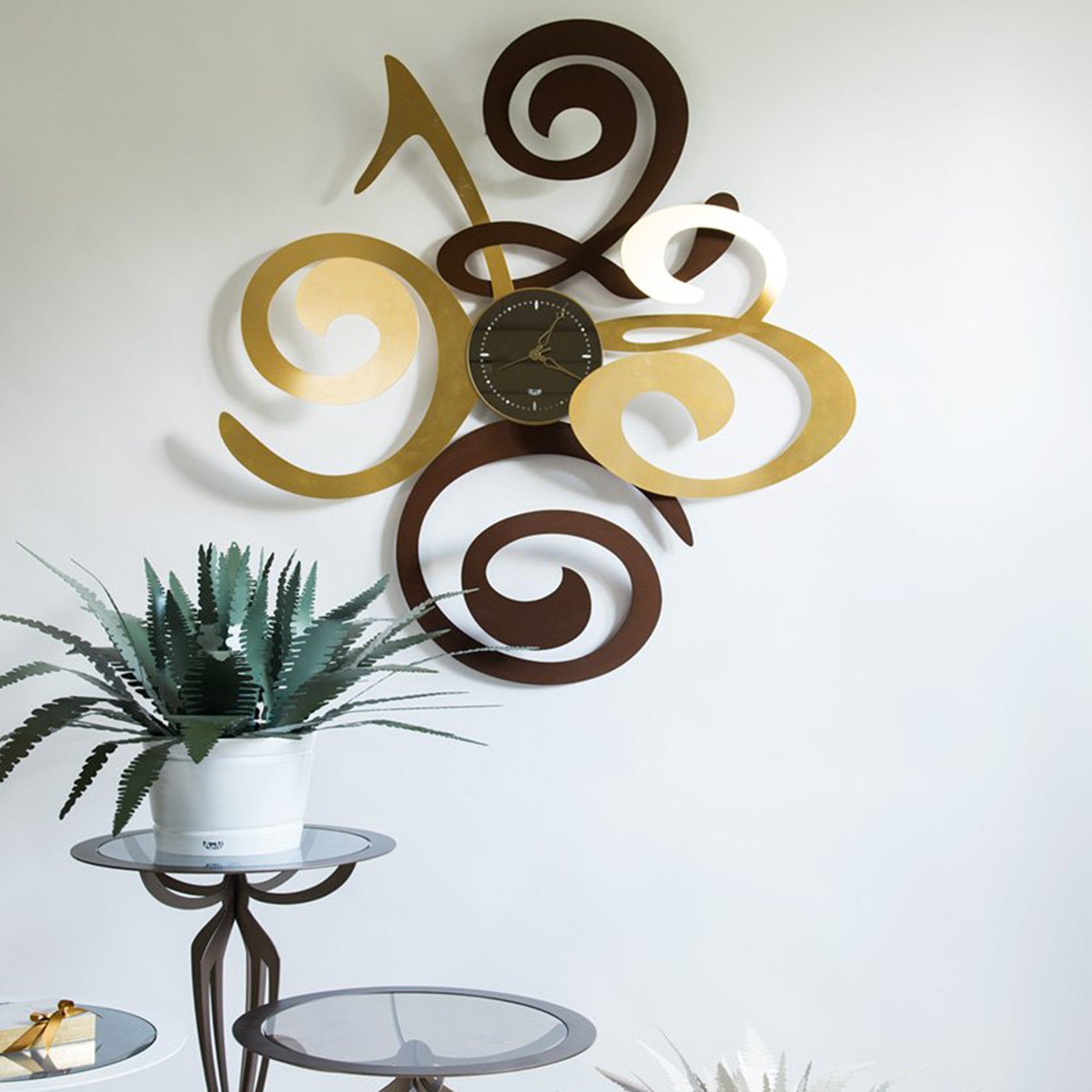 Orologio da parete sinuoso