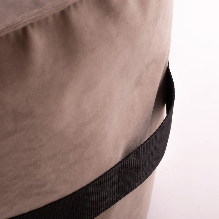 Pouf cilindro poggiapiedi Belt in velluto con cintura in nylon