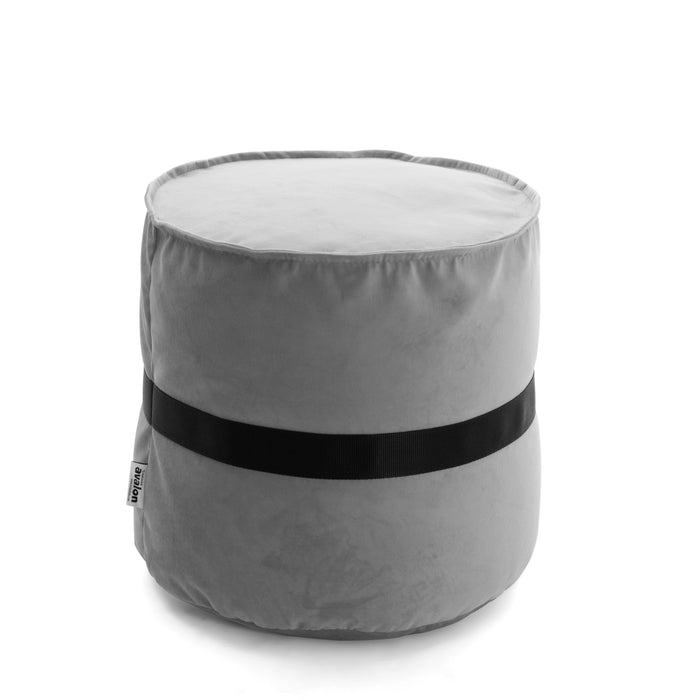 Pouf cilindro poggiapiedi Belt in velluto con cintura in nylon